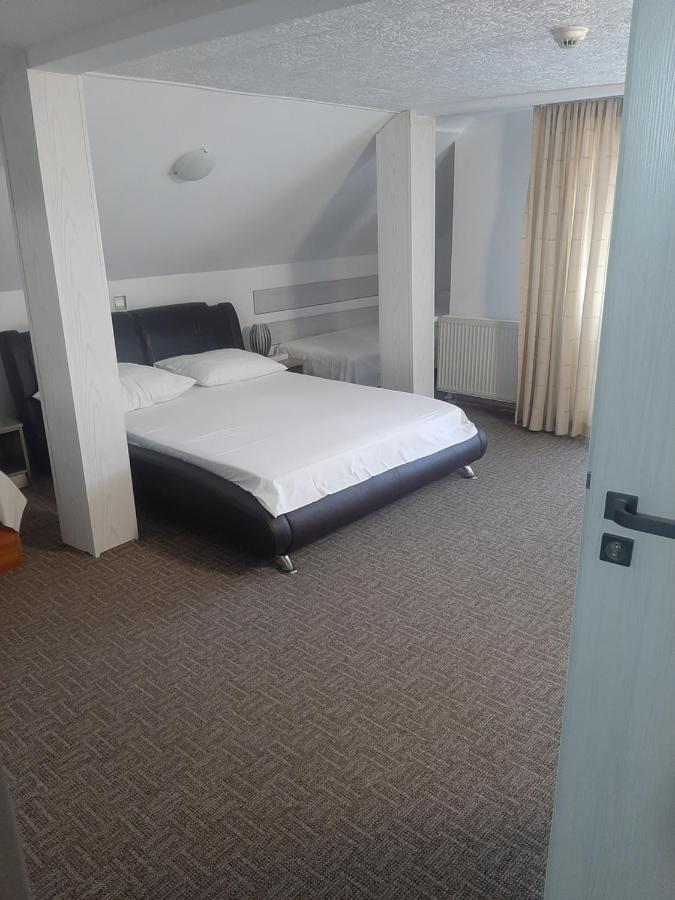 Casa Anemyra Hotel Săcele Buitenkant foto