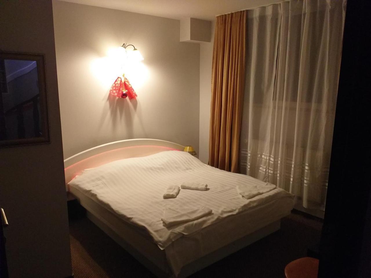 Casa Anemyra Hotel Săcele Buitenkant foto
